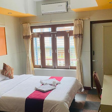 Hotel River Park Pokhara Eksteriør billede