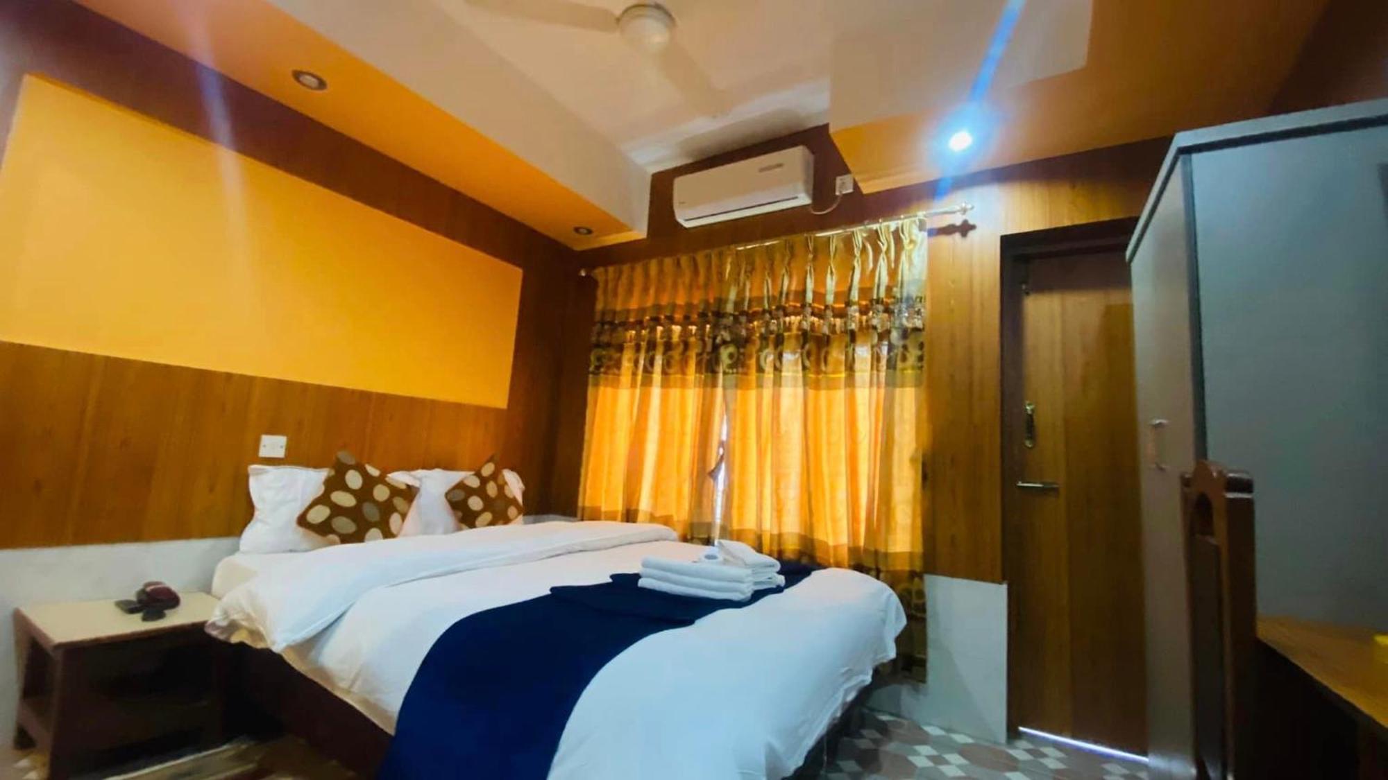 Hotel River Park Pokhara Eksteriør billede