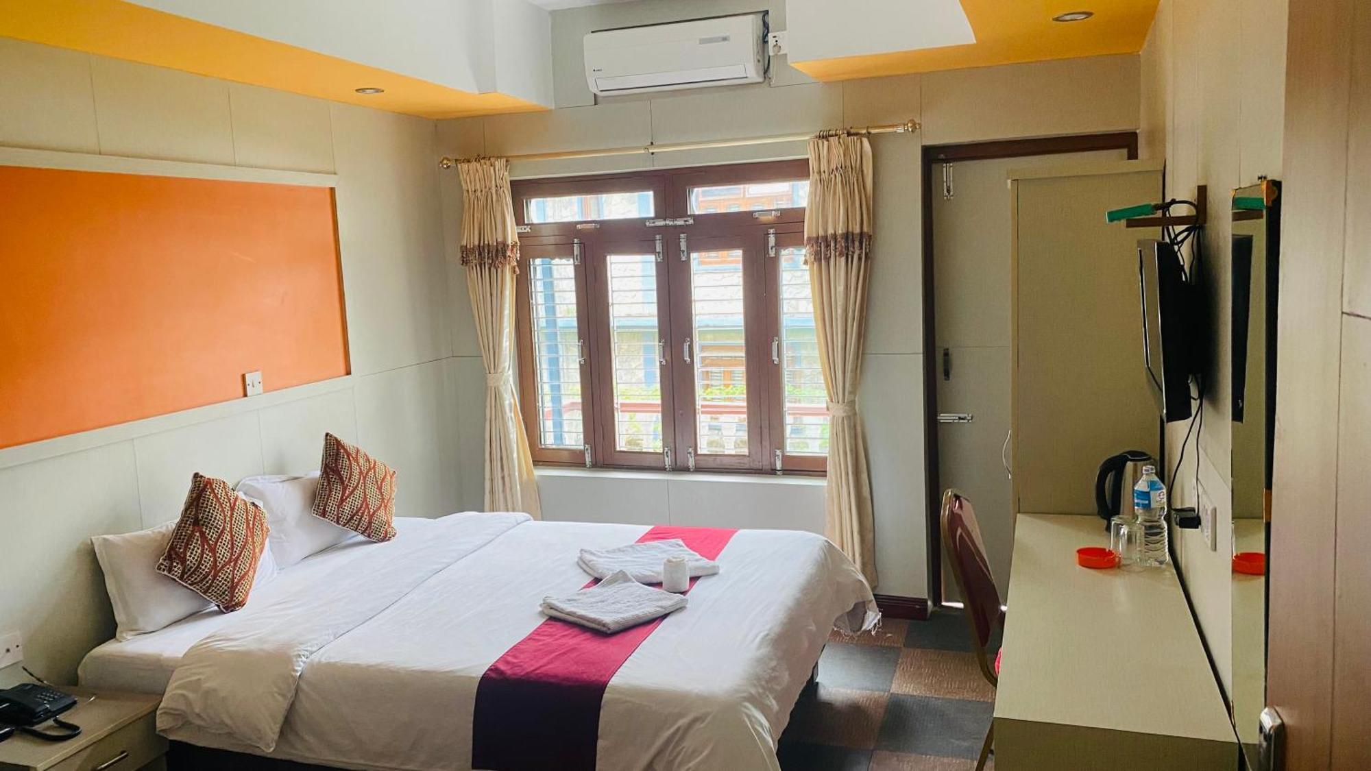 Hotel River Park Pokhara Eksteriør billede