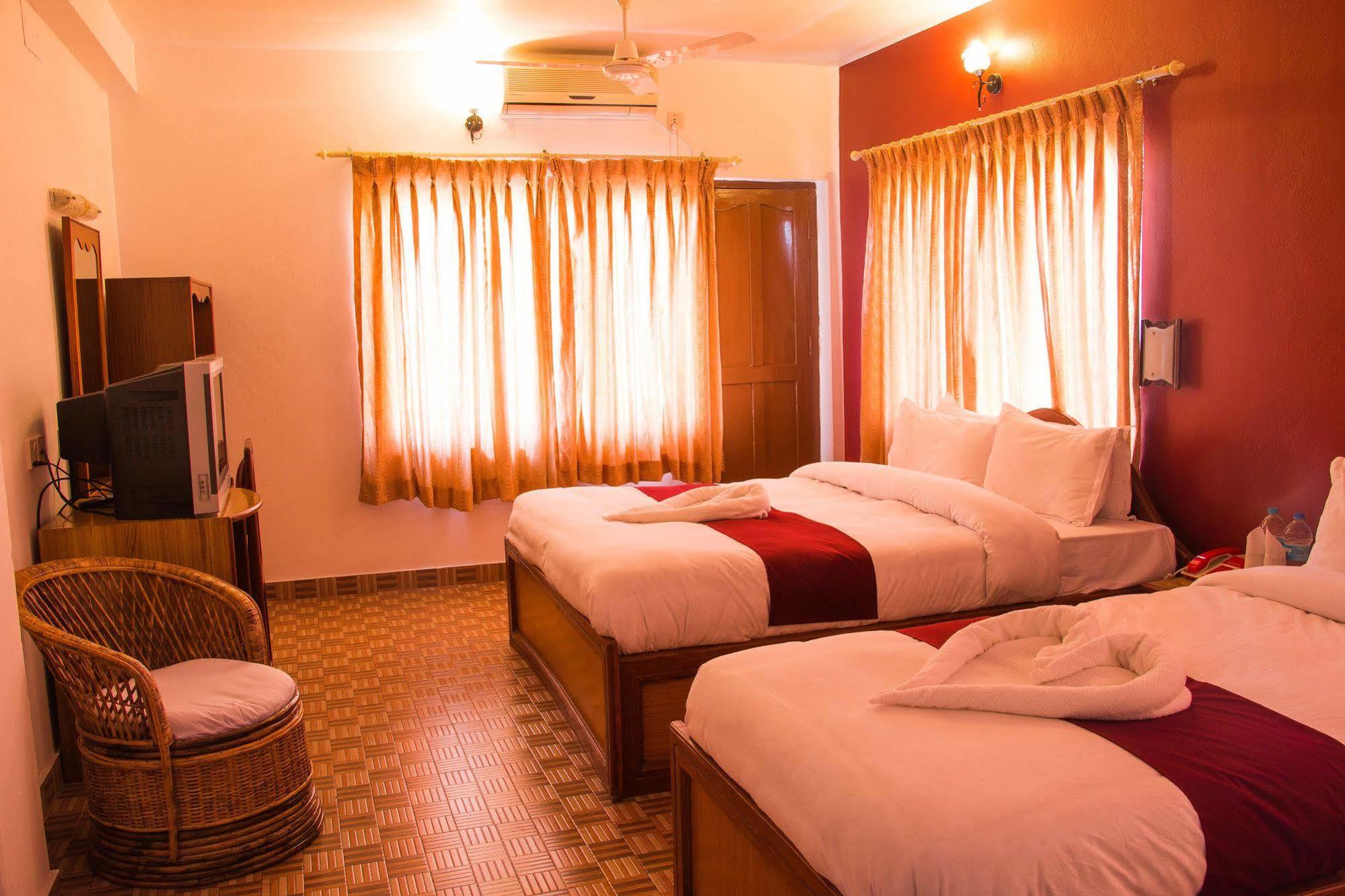 Hotel River Park Pokhara Eksteriør billede