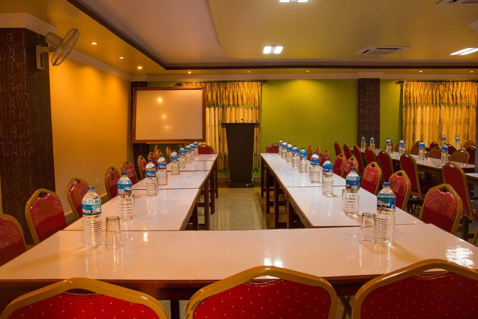 Hotel River Park Pokhara Eksteriør billede
