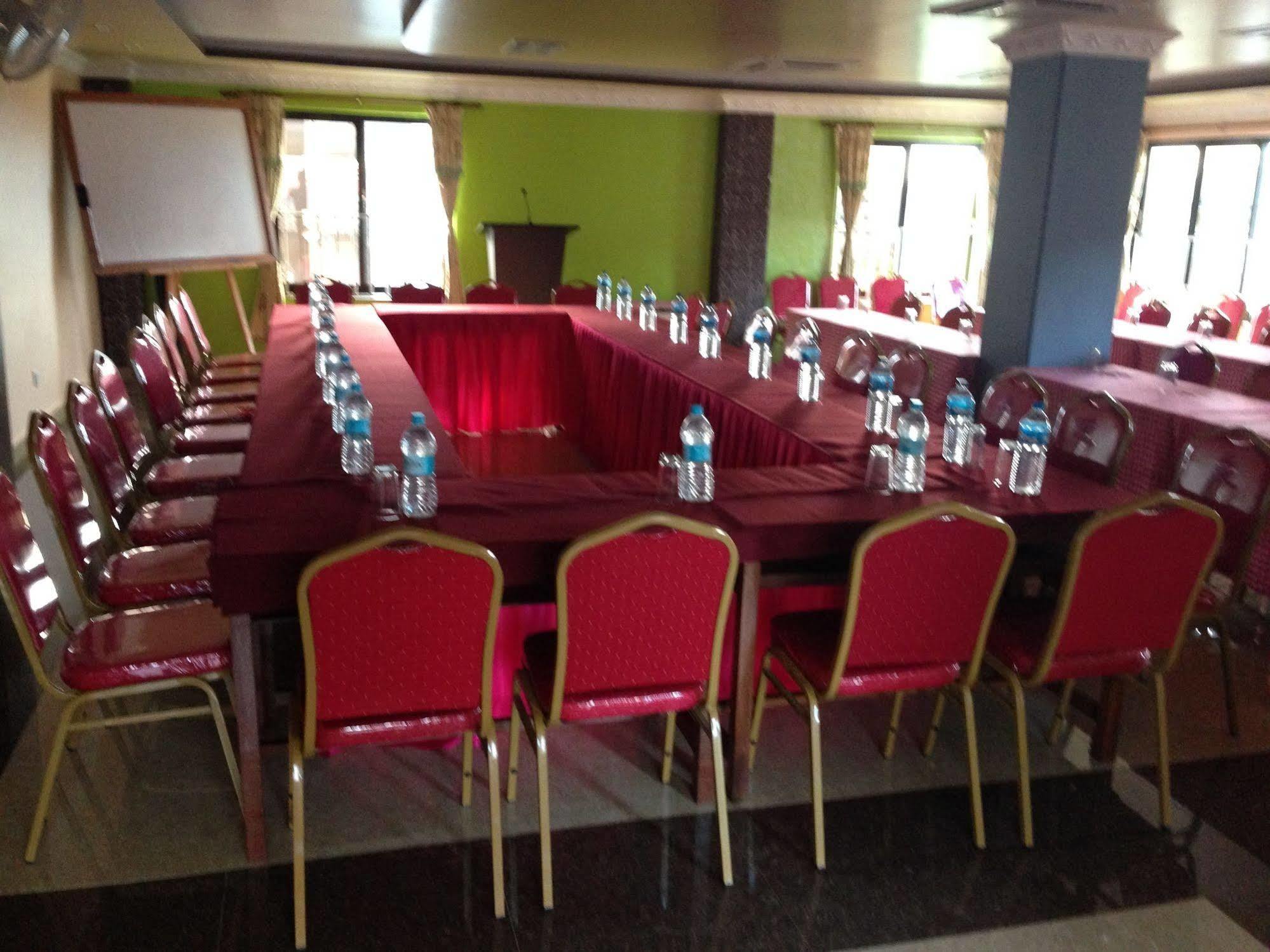 Hotel River Park Pokhara Eksteriør billede