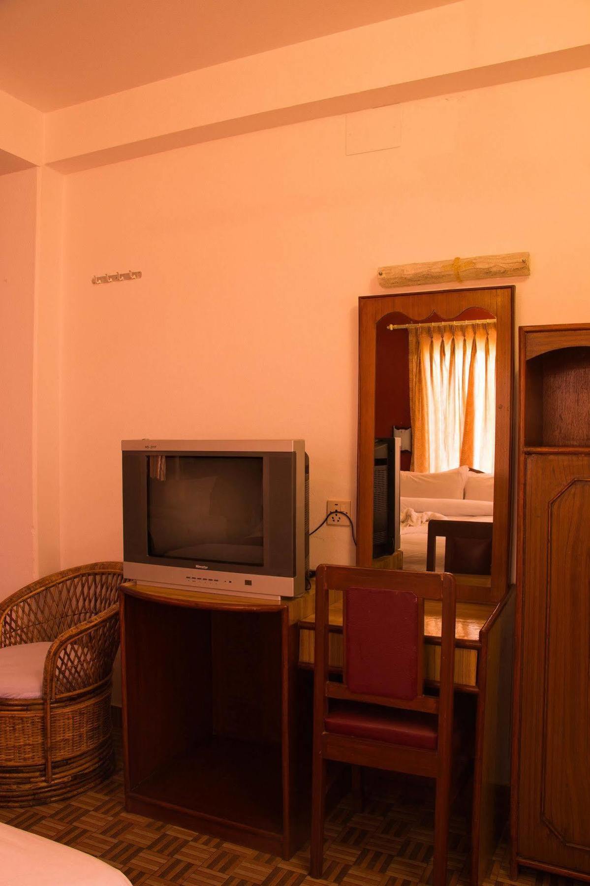 Hotel River Park Pokhara Eksteriør billede