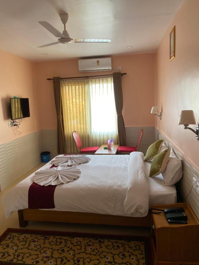 Hotel River Park Pokhara Eksteriør billede